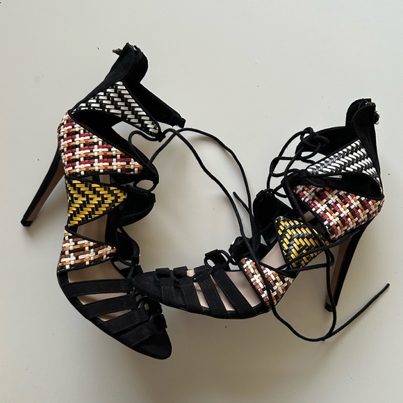 NWOT ZARA TRIBAL LACE UP HEELS. Size 40EU / 9 US - Picture 4 of 6